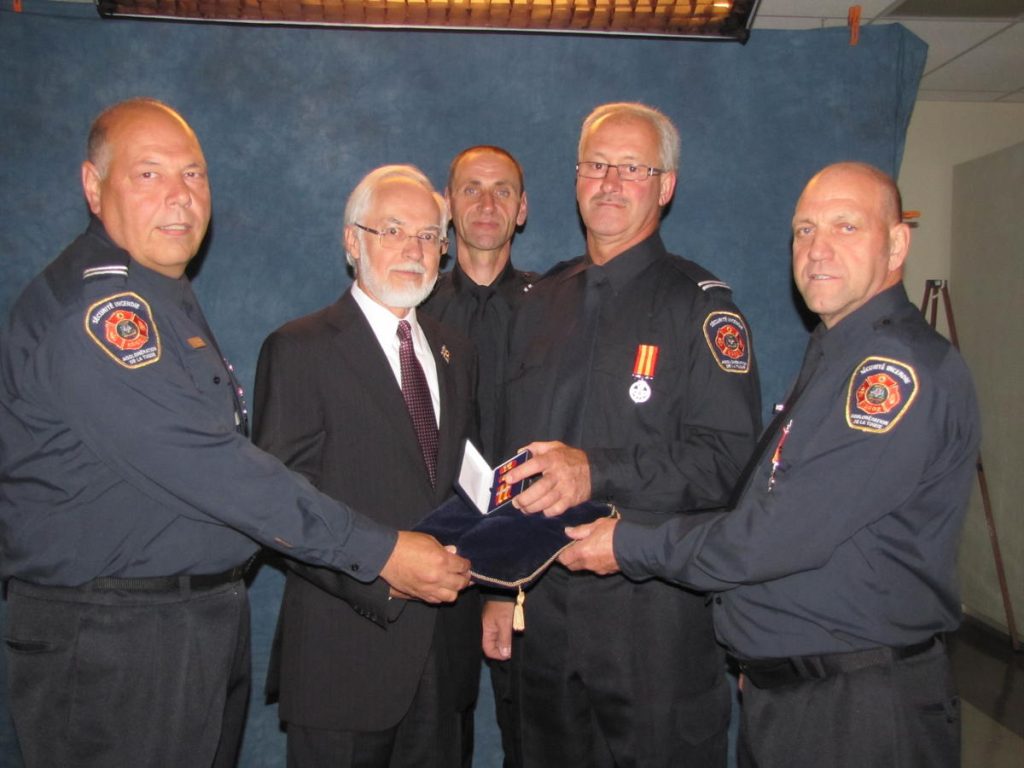 Cinq pompiers honorés par le Lieutenant gouverneur du Québec L’Écho
