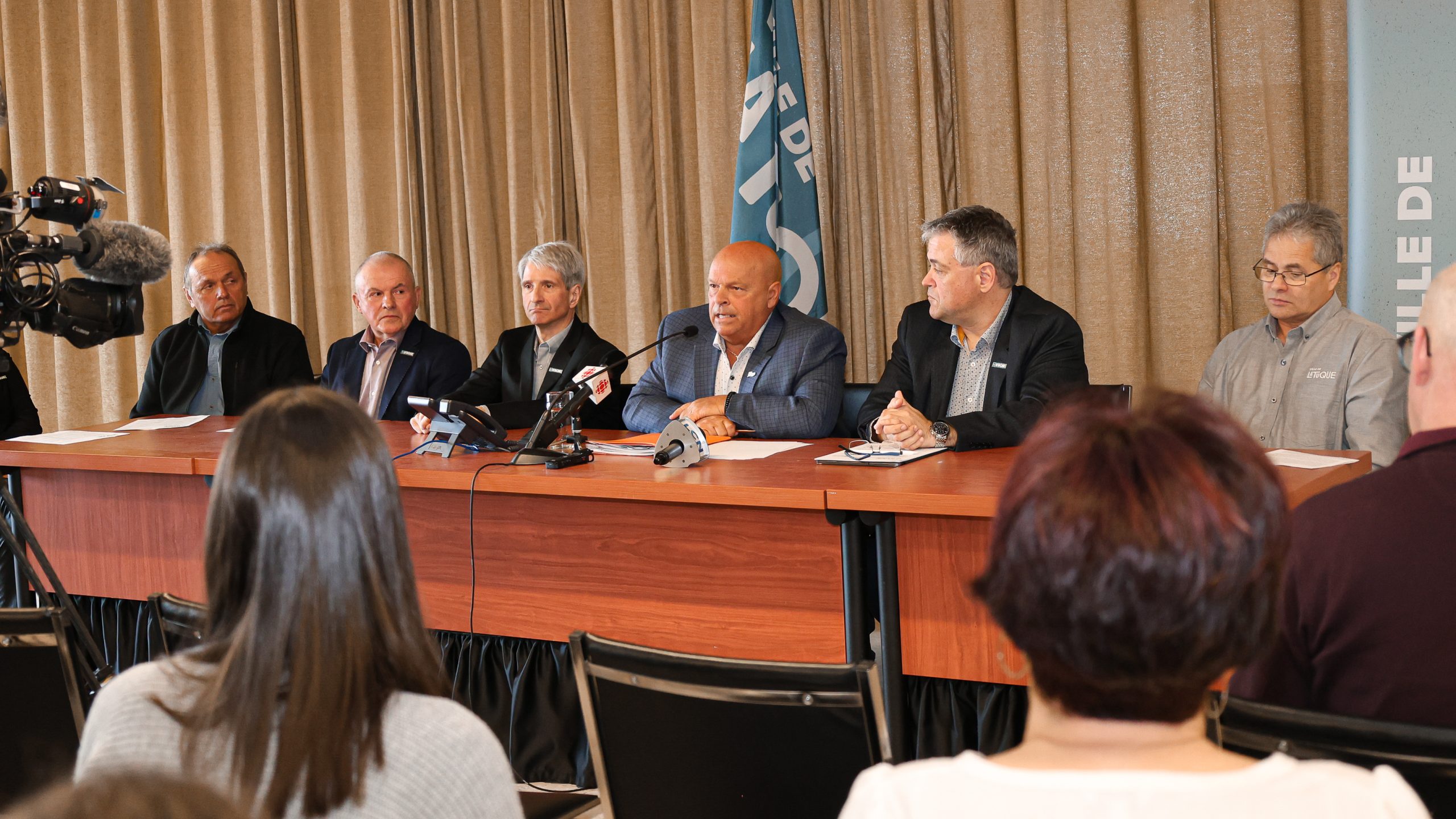 Blocus "Il y a clairement quelqu'un quelque part qui bloque le