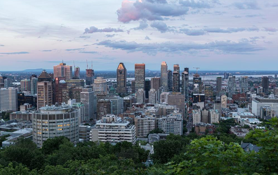 Vue sur la ville de Montréal avec des grandes tours